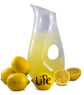 Turning+lemons+into+lemonade.jpg
